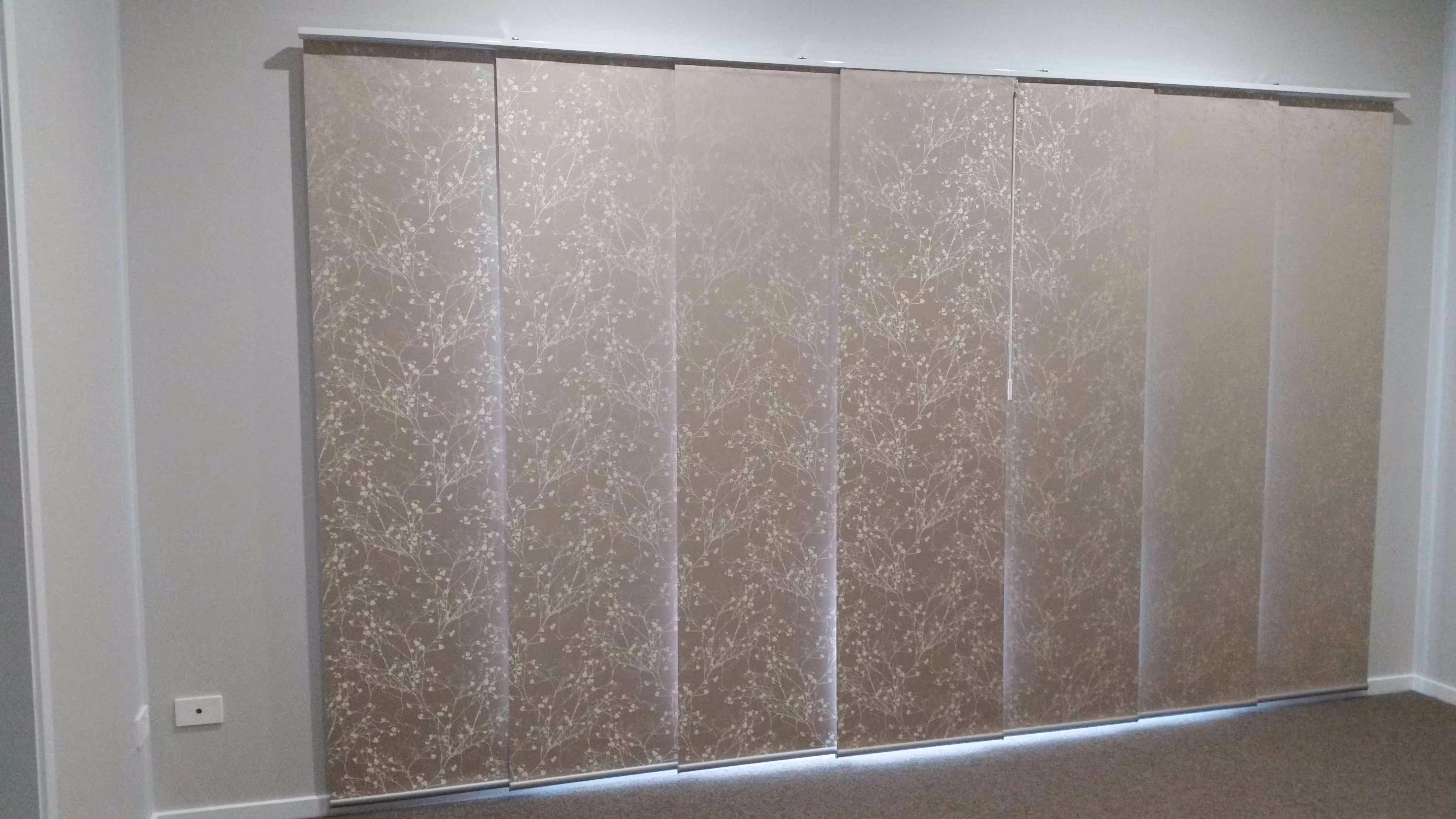 scaled_Collina B-Out Champagne Fizz 02